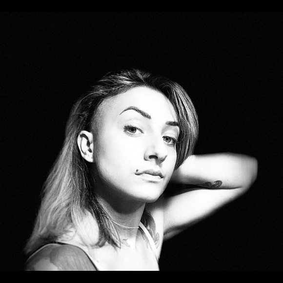 Meet your Posher, Ela - Picture 1 of 1